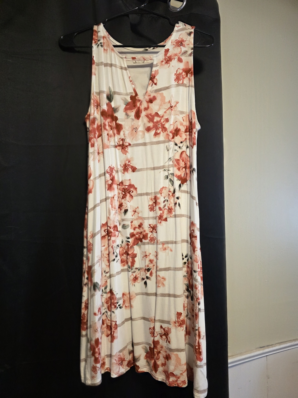 Sleeveless Floral V-Neck Swing Dress in Cream and Coral